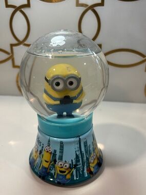 Despicable Me Movie Minions Bubble Bath Glitter Globe 8 fl oz Banana Scented FUN